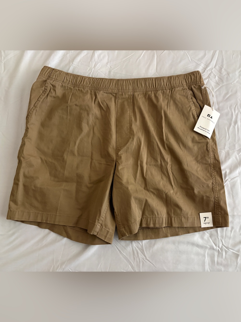 Men's Gym  Training Casual Pull-on Shorts in Khaki 7" Inseam Free Assembly L NWT